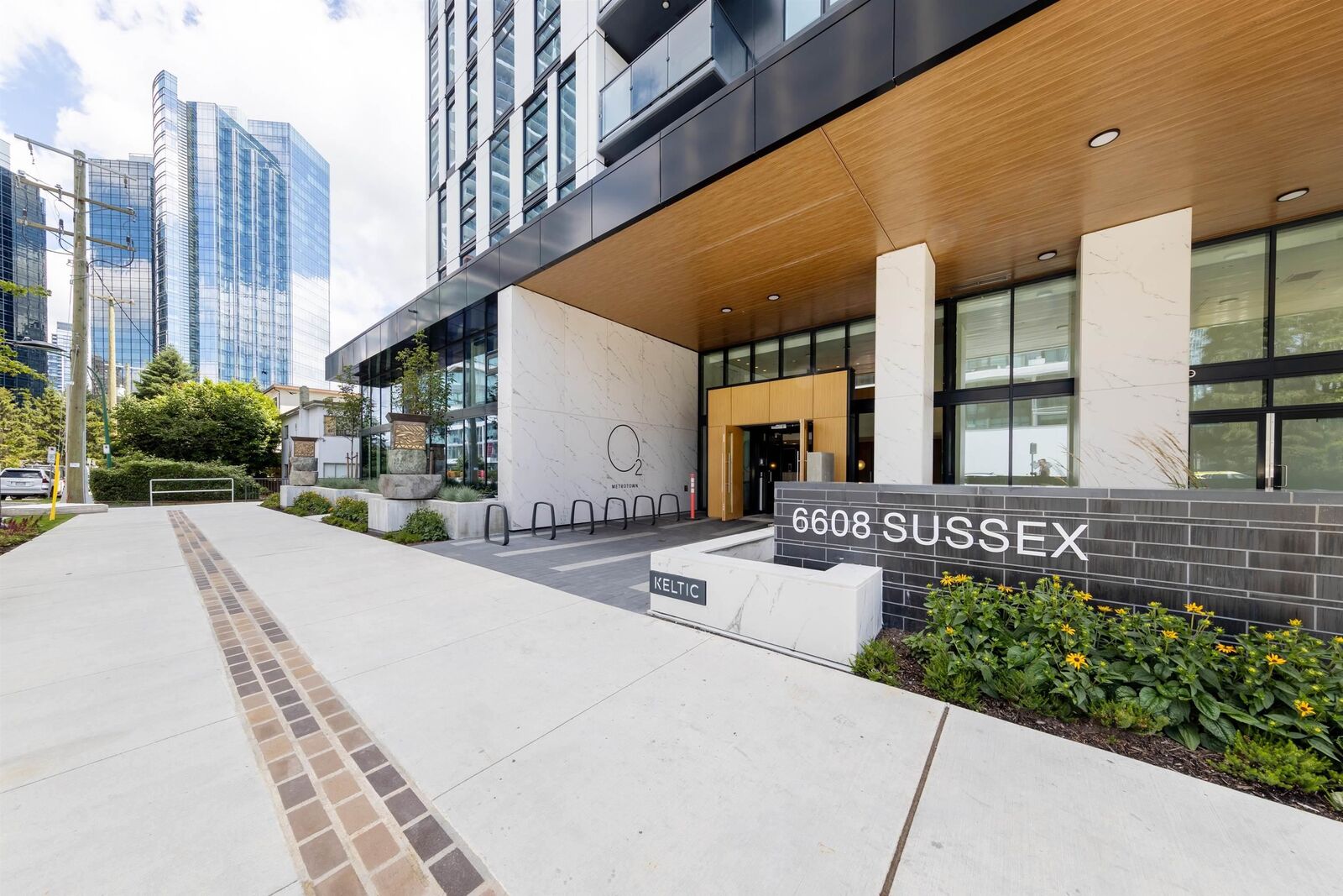 Property Photo:  6608 Sussex Avenue 2202  BC V5H 0M3 