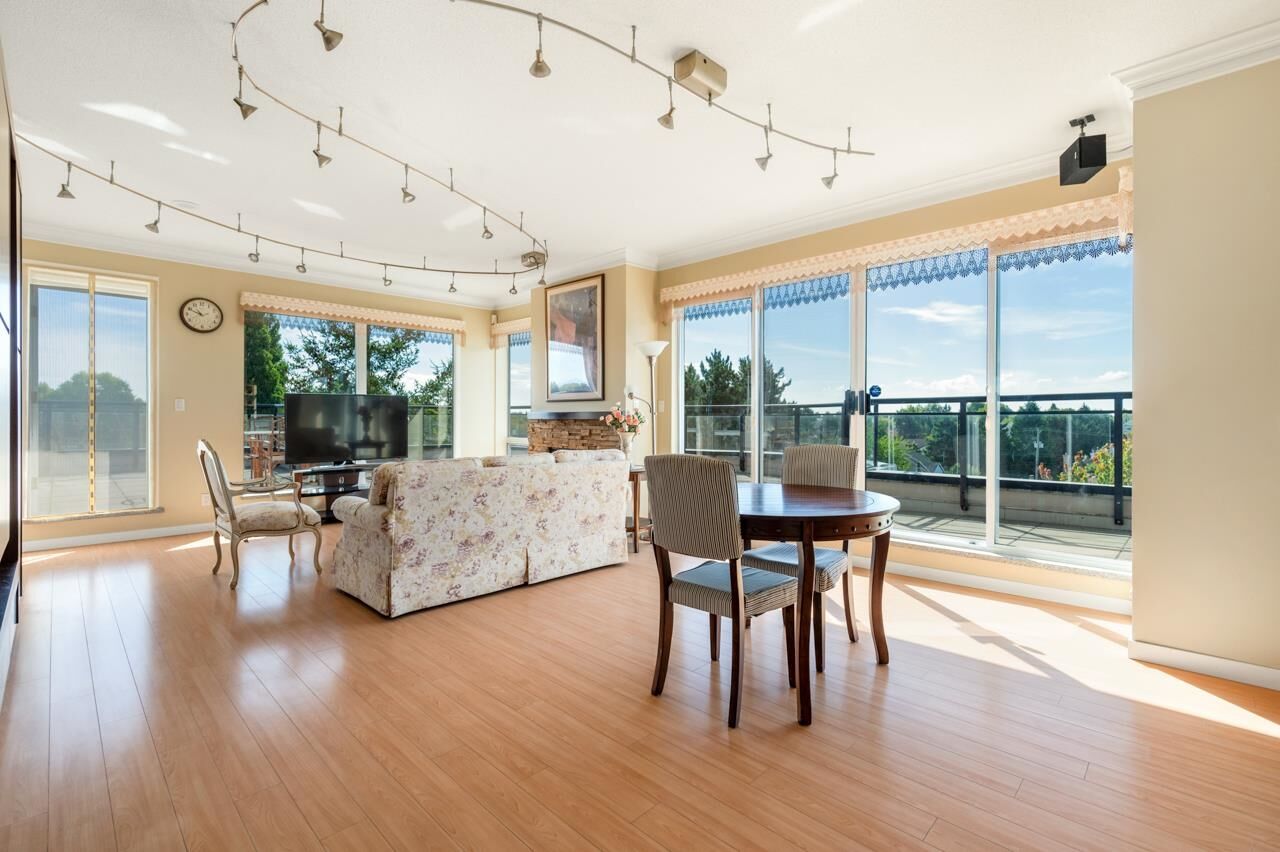 Property Photo:  8480 Granville Avenue 419  BC V6Y 1P6 