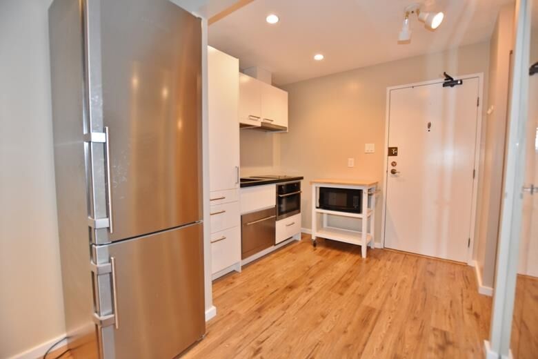 Property Photo:  1950 W 8th Avenue 203  BC V6J 1W3 