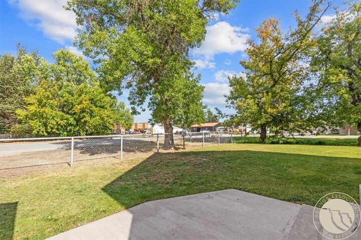 Property Photo:  106 W Carbon Ave  MT 59014 