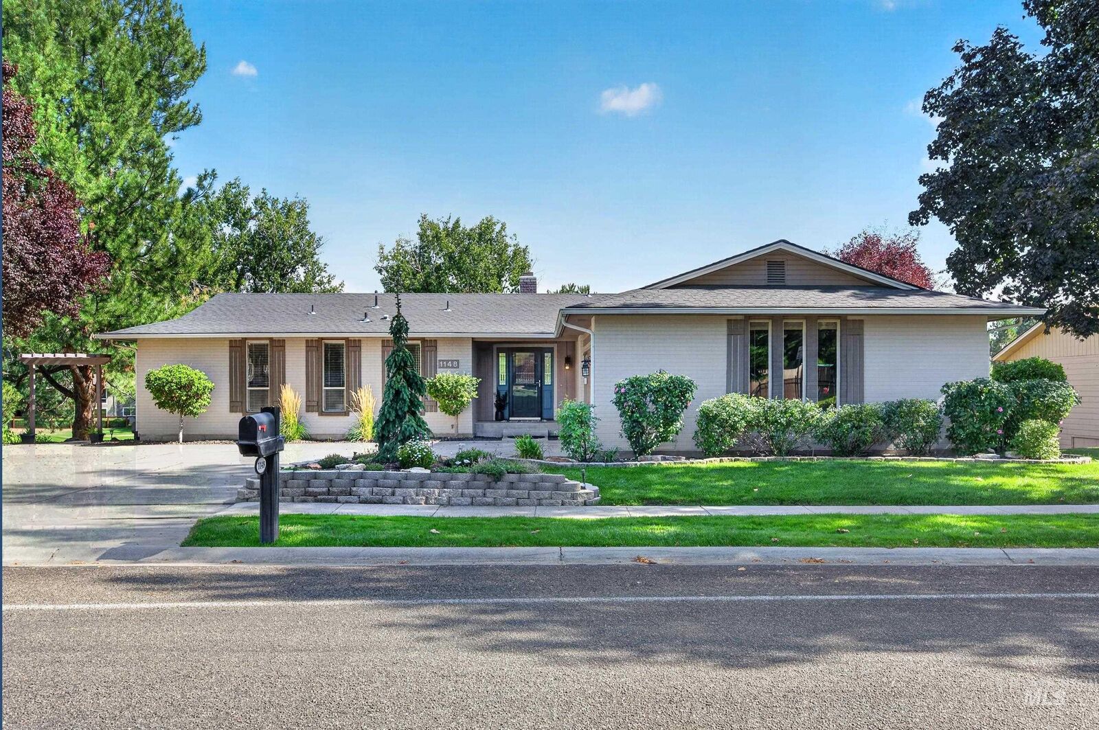 Property Photo: 1148 N Eagle Hills Way ID 83616