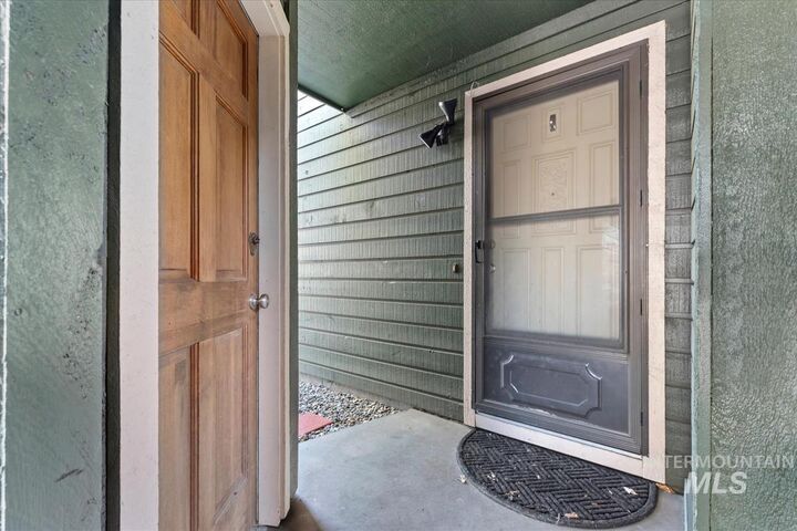 Property Photo: 6879 W Maxwell Ln ID 83704