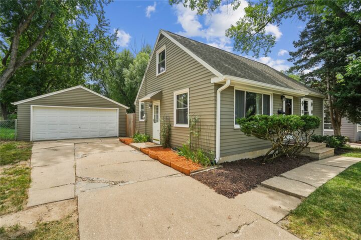 Property Photo: 2849 13th Avenue SE IA 52403