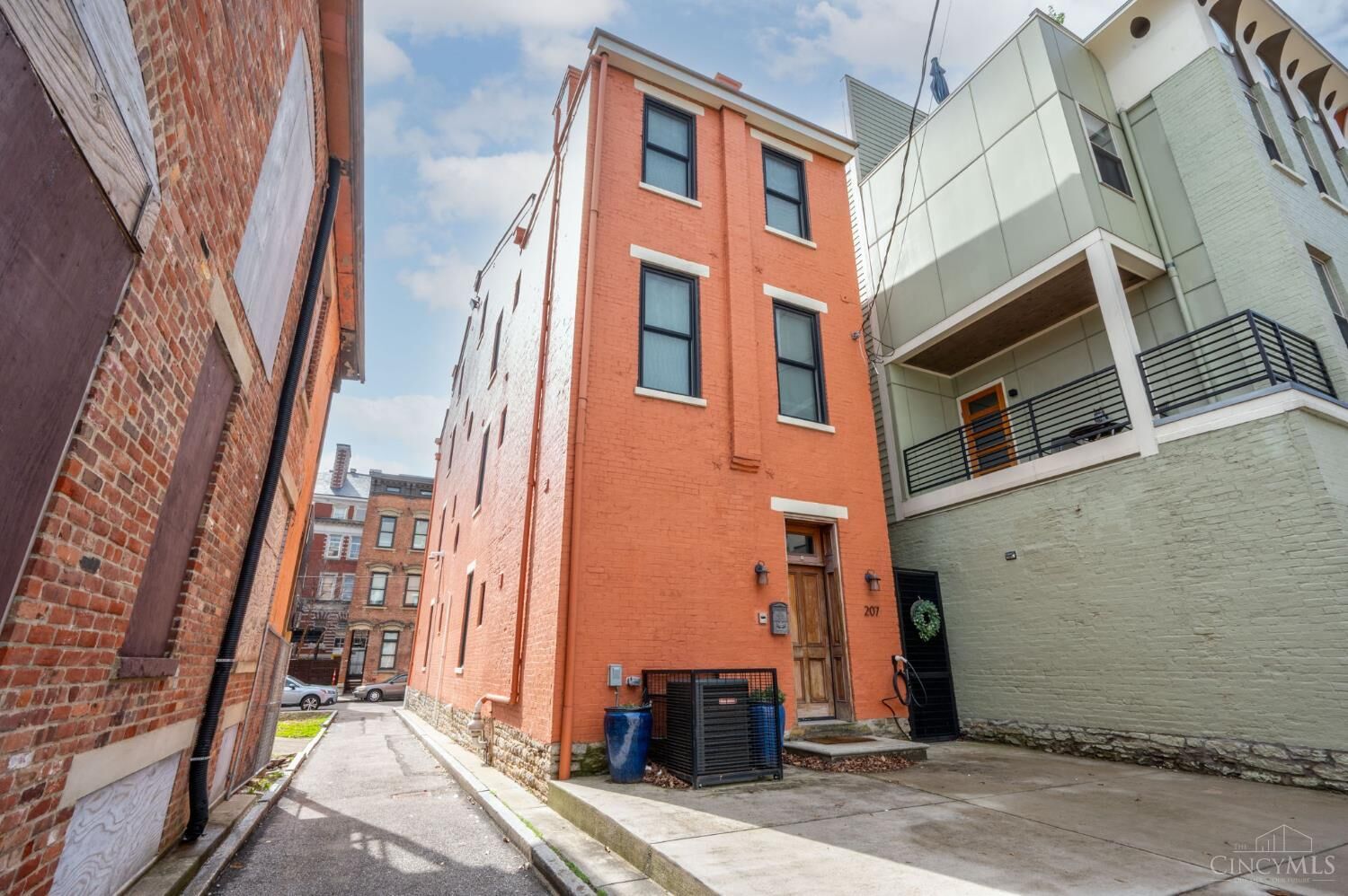 Property Photo:  207 Kemp Alley  OH 45202 