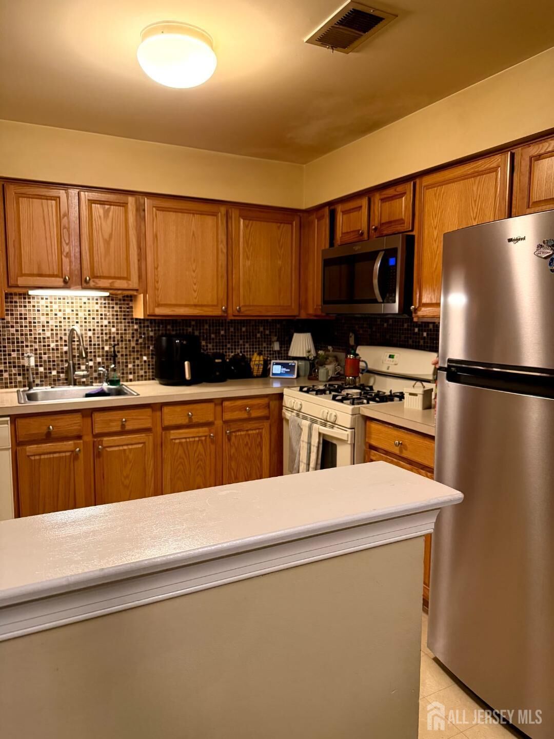 Property Photo:  1216 Dogwood Court 1216  NJ 08901 