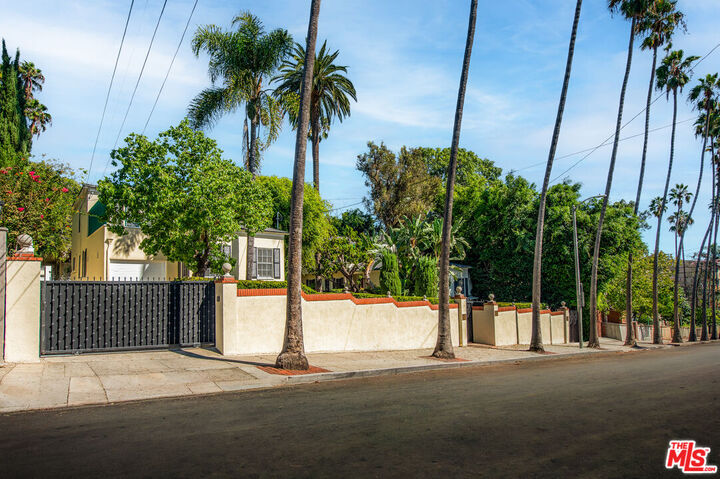 Property Photo:  1718 N Vista St  CA 90046 