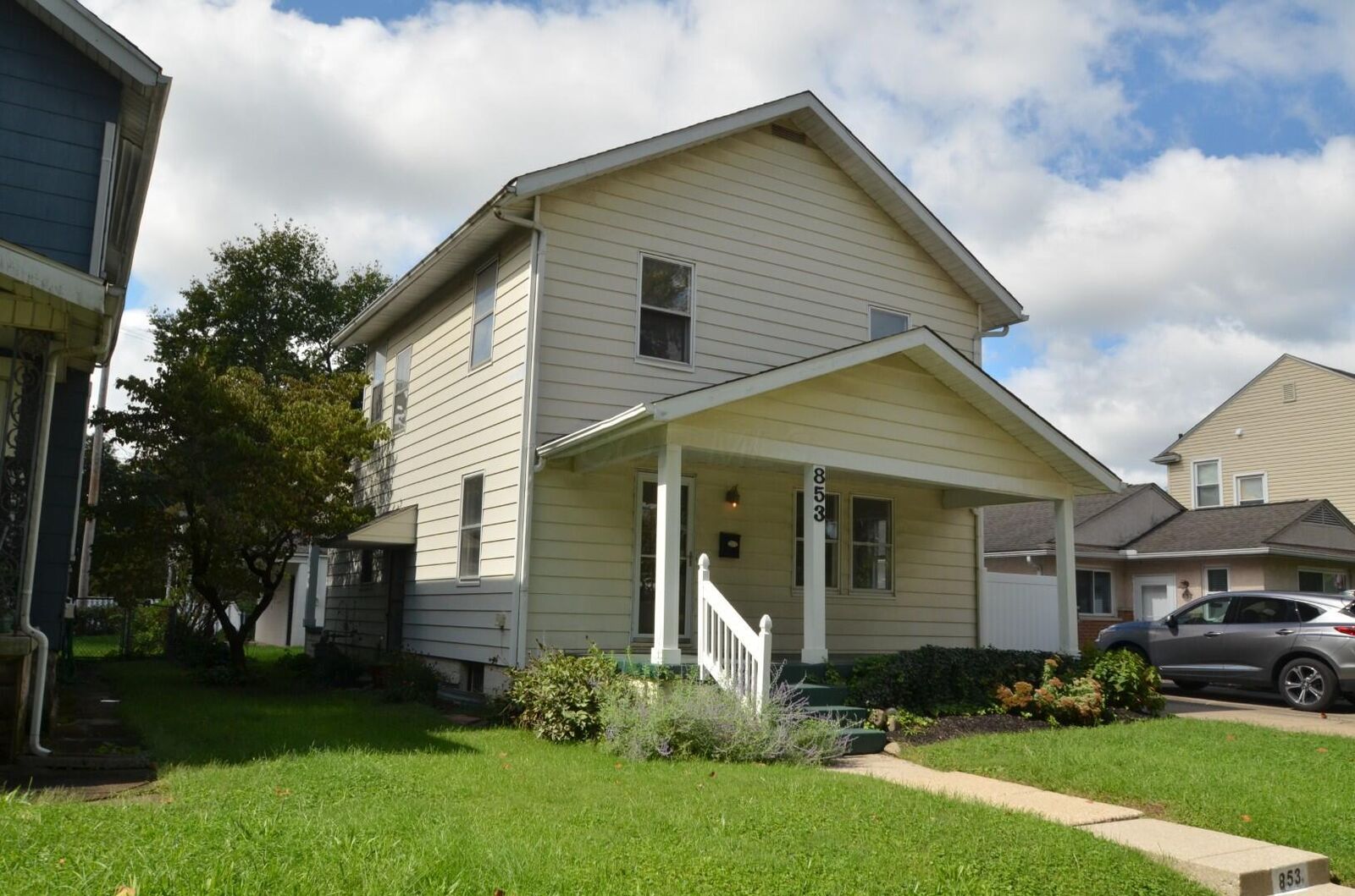 Property Photo: 853 Oxley Road OH 43212