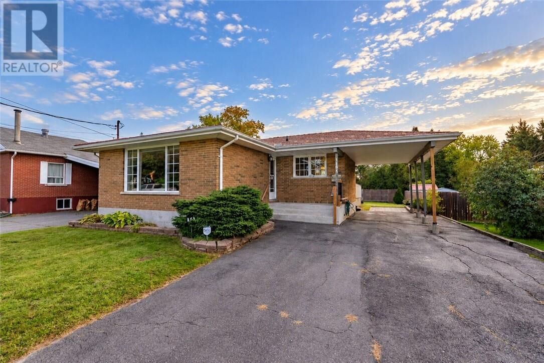 Property Photo: 1184 Drummond Street ON P3A 4S8