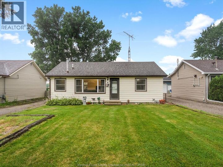 Property Photo:  4 Standaert Road  ON N7M 5J7 