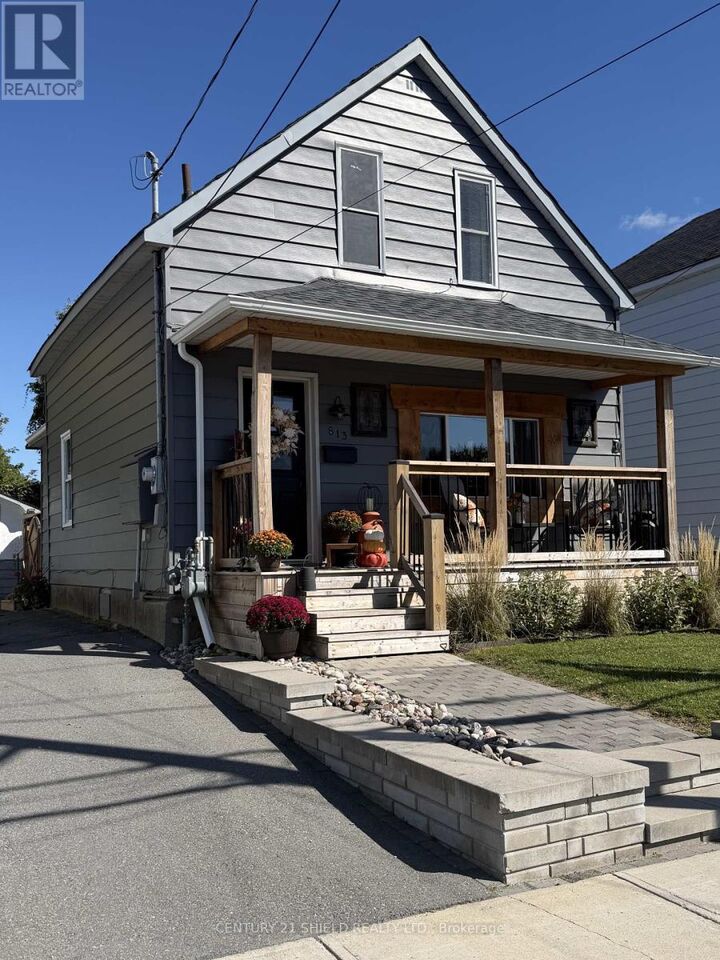 Property Photo:  813 York Street  ON K6J 4A7 