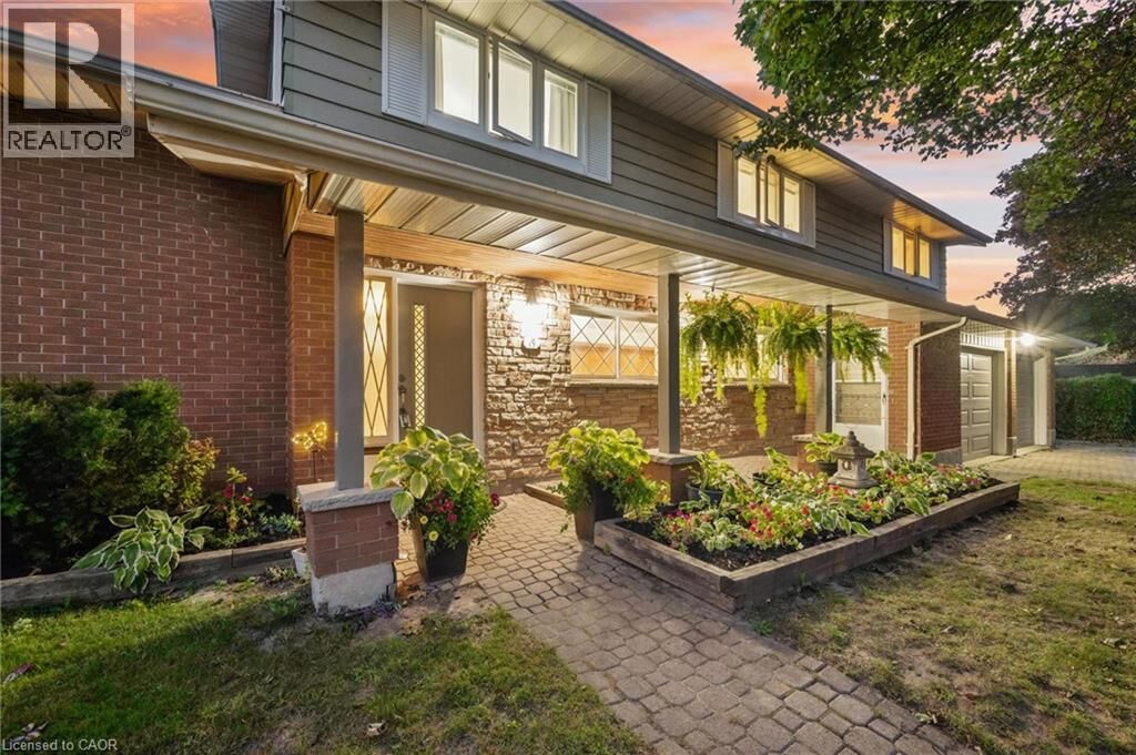 Property Photo:  19 Christine Crescent  ON N2B 2M2 