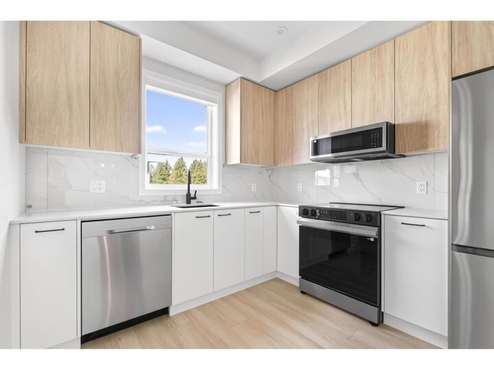 Property Photo:  33538 Cottage Lane 601  BC V2S 6B8 