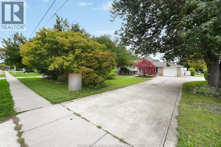 Property Photo:  268 Broadway Street  ON N8L 0L5 