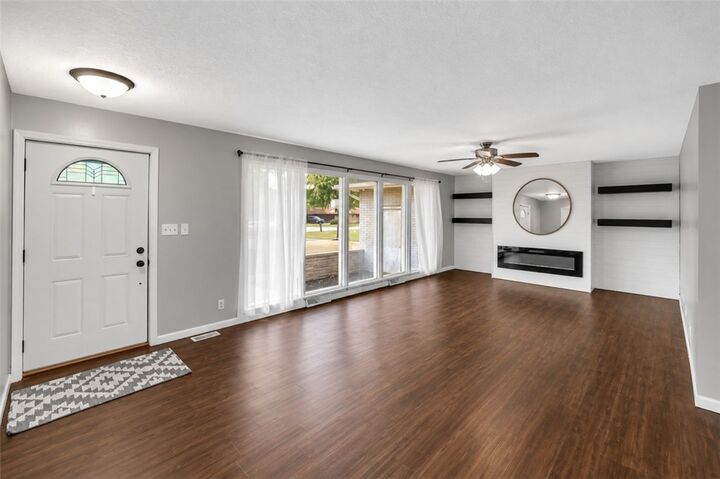 Property Photo: 840 East Drive IL 62549