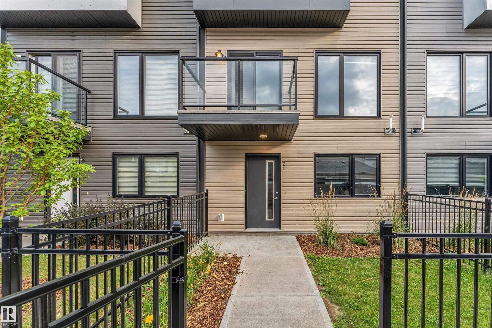 Property Photo:  11910 35 Avenue SW  AB T6W 4Z8 