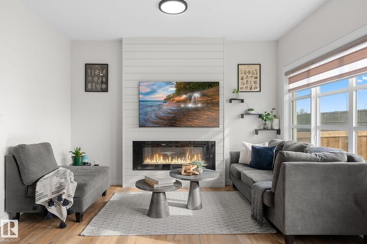 Property Photo:  1142 Goldfinch Crescent NW  AB T5S 0R1 