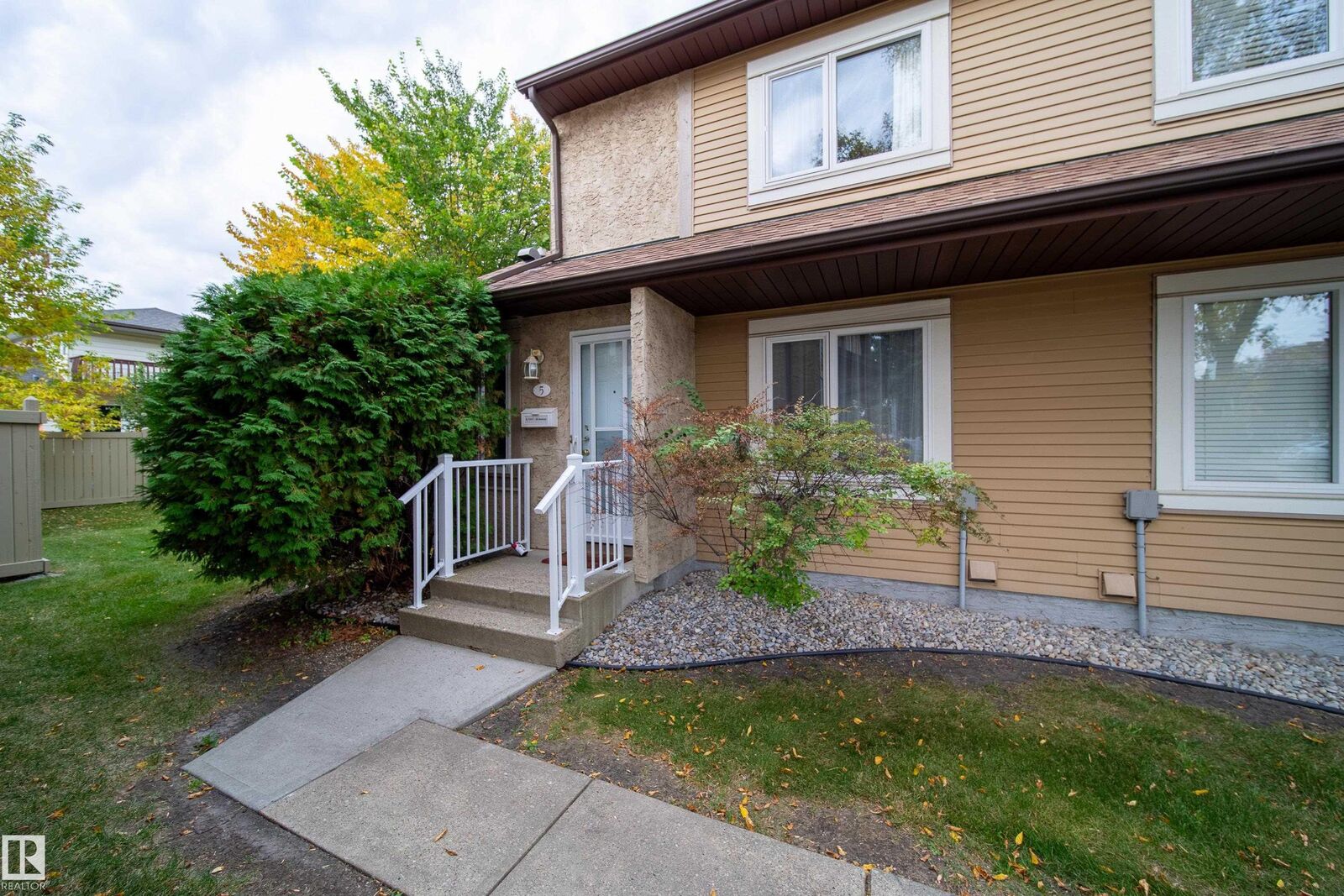 Property Photo:  11111 26 Avenue NW 5  AB T6J 5M7 