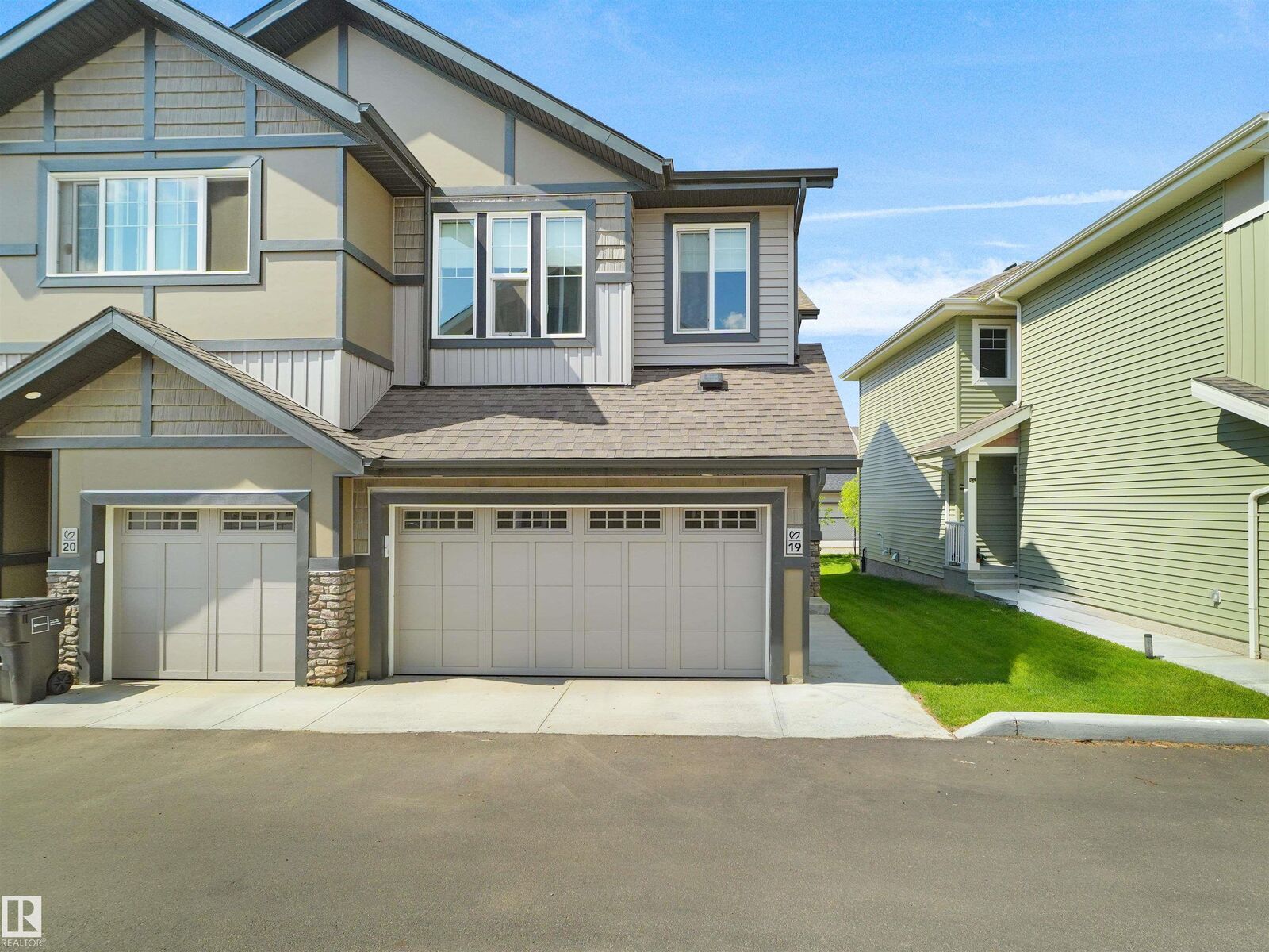 Property Photo:  740 Daniels Way SW 19  AB T6W 5N1 