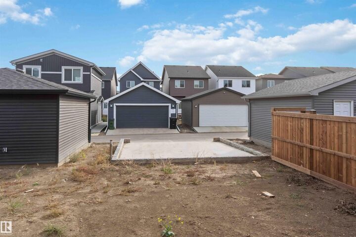 Property Photo:  5733 Hawthorn Common SW  AB T6X 3K8 