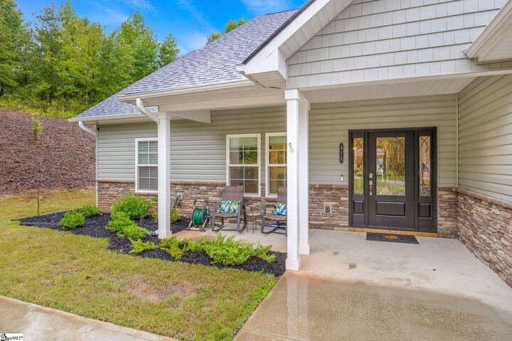 Property Photo: 475 Twin View Drive SC 29693