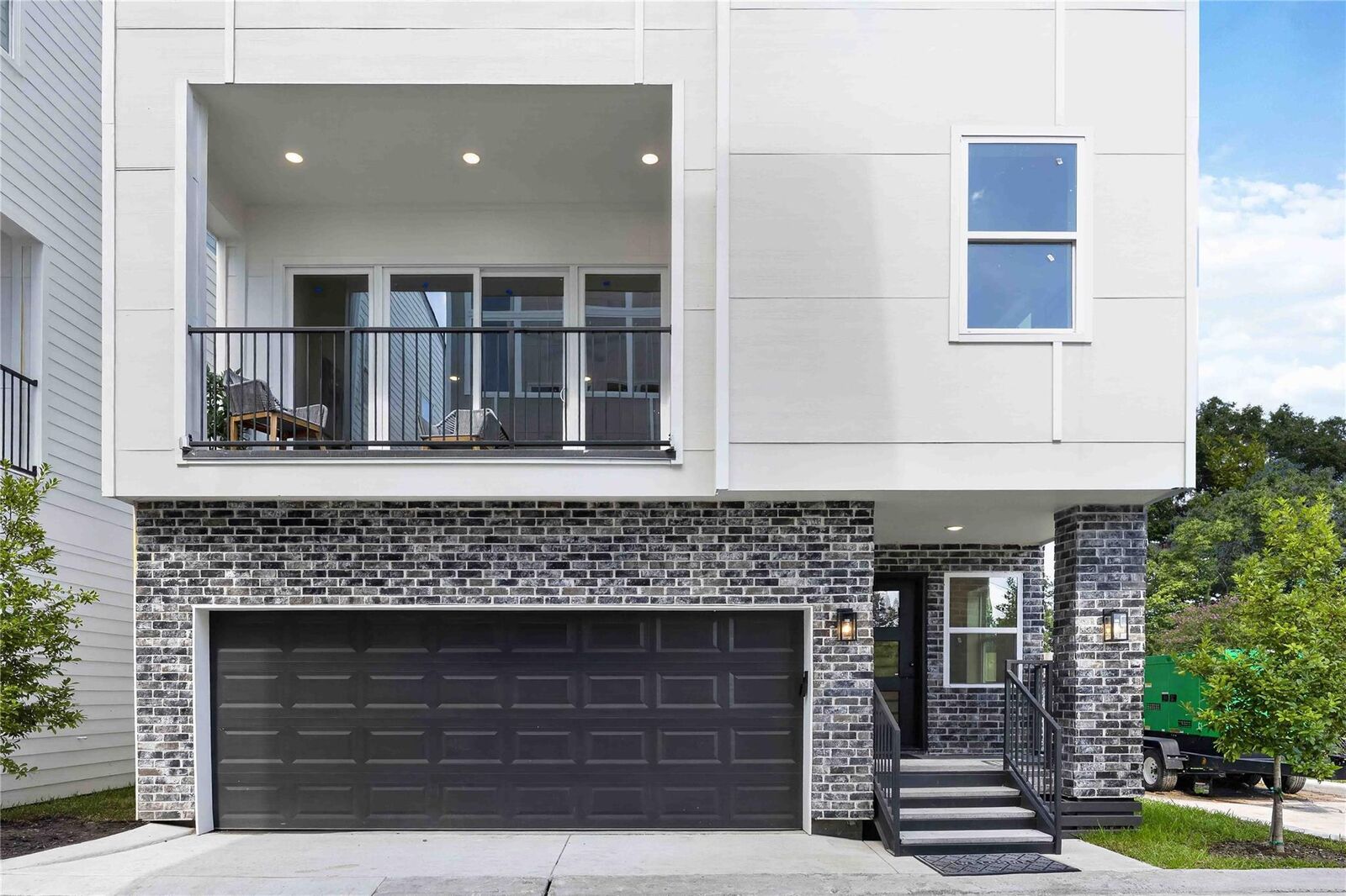 Property Photo: 320 Walthall Drive A TX 77022