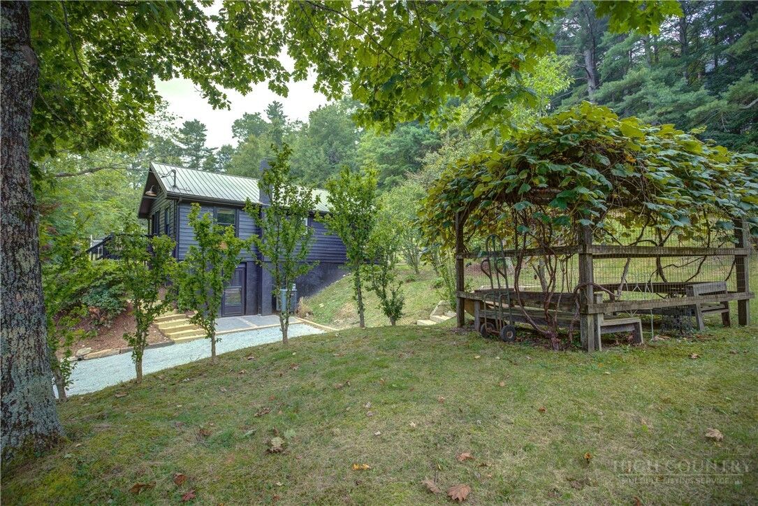 Property Photo: 712 Ransom Street NC 28605