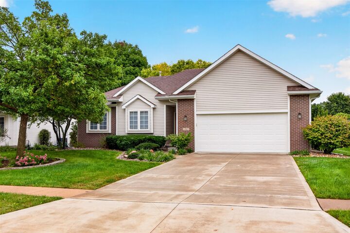 Property Photo: 6329 NW 97th Street IA 50131