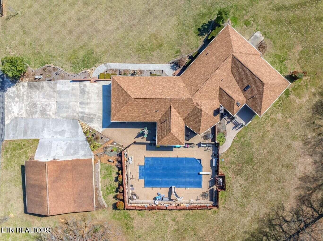 Property Photo: 417 Raccoon Valley Rd TN 37849