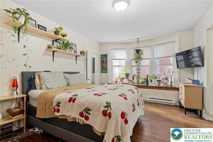 Property Photo: 1206 Linden Street 1 PA 18018