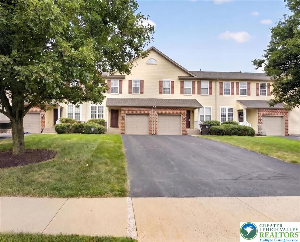Property Photo:  8141 Cross Creek Circle  PA 18031 