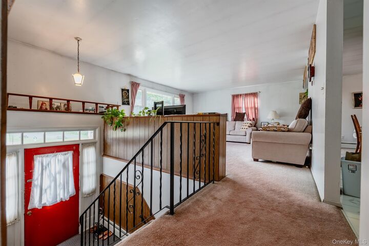 Property Photo:  39 Jeanette Lane  NY 12449 