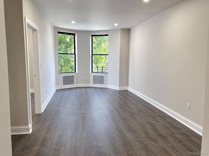 Property Photo:  1997 Morris Avenue 2  NY 10453 