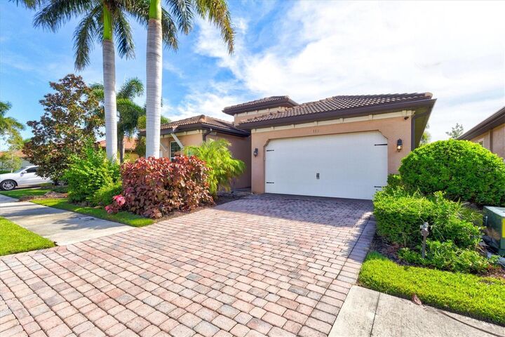 Property Photo:  112 Ventosa Place  FL 34275 