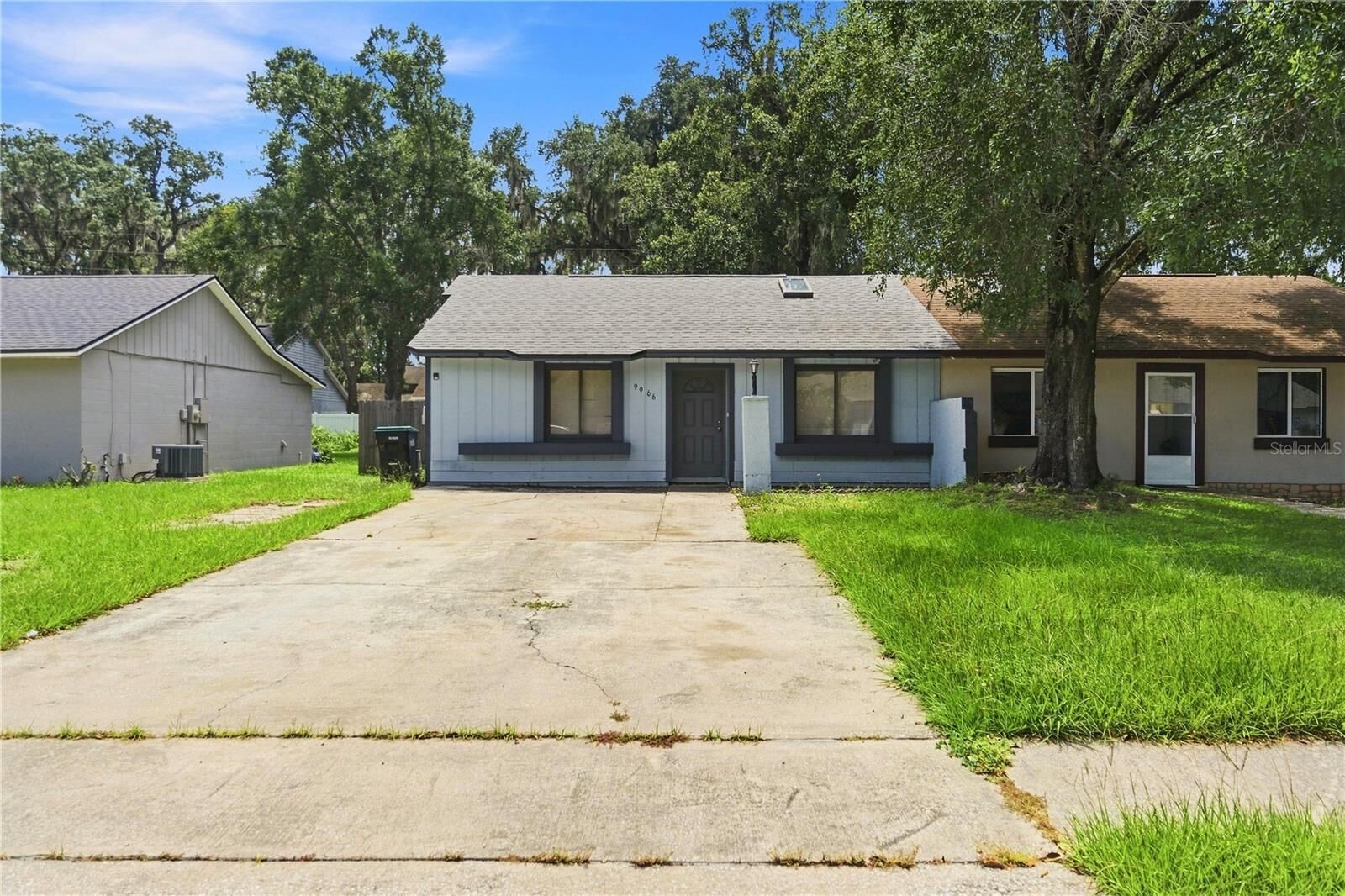 Property Photo: 9966 Burl Way FL 32817