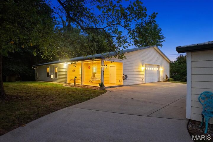 Property Photo: 480 Glen Crossing Road IL 62034
