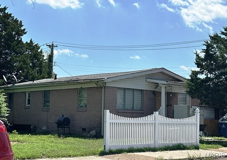 Property Photo:  505 S 5th Street  IL 62059 