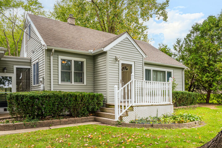 Property Photo:  2286 Washington Avenue  MI 49085 