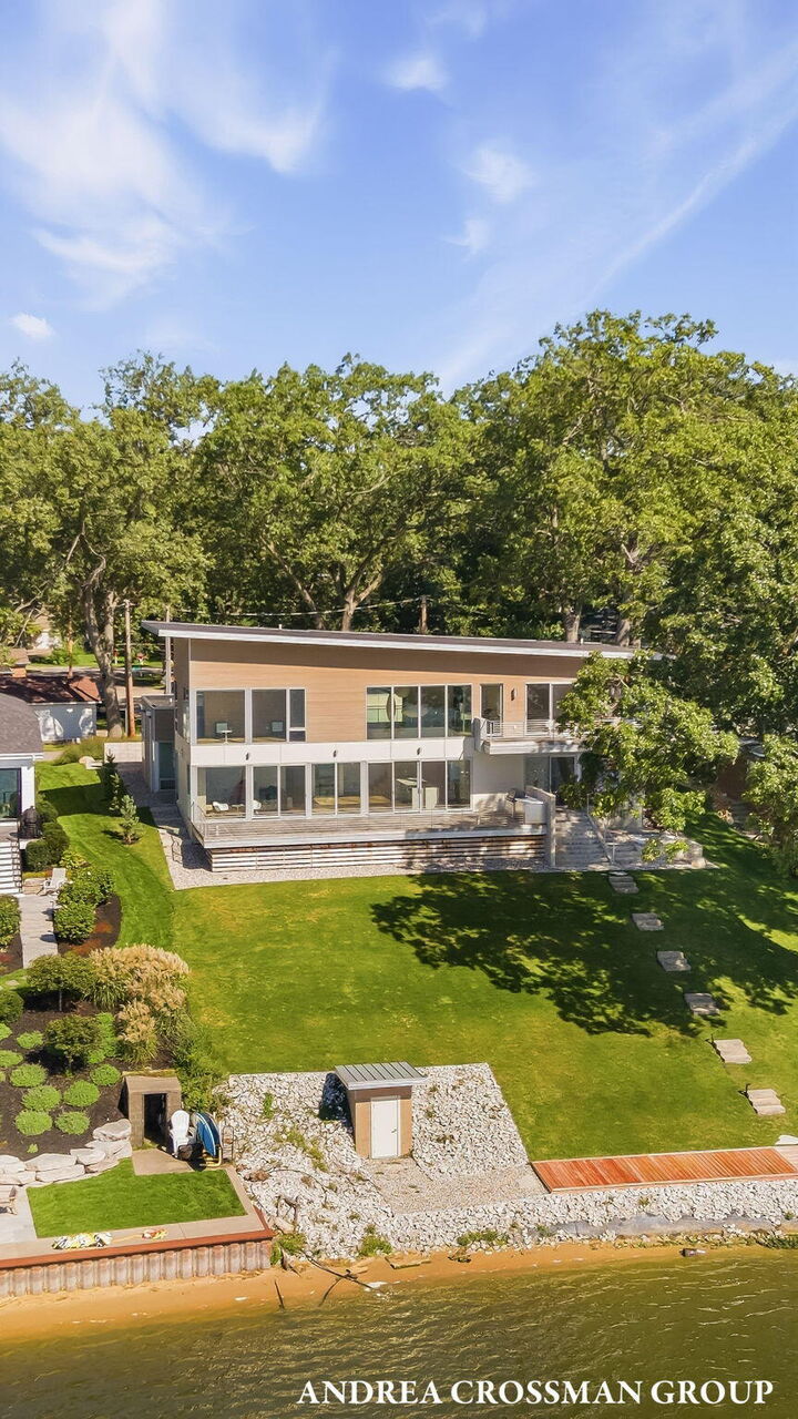 Property Photo:  602 Lawn Avenue  MI 49424 