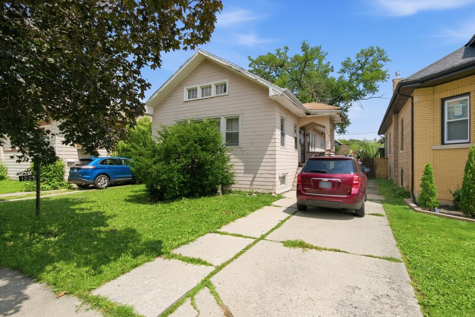 Property Photo: 1225 S 16th Avenue IL 60153