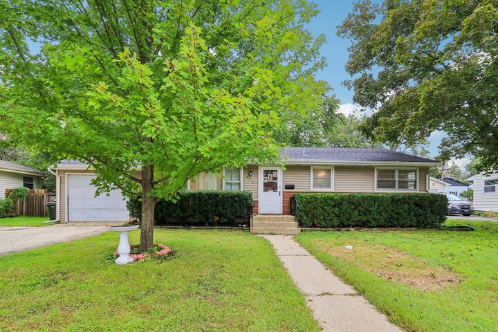 Property Photo:  370 W Margaret Terrace  IL 60013 