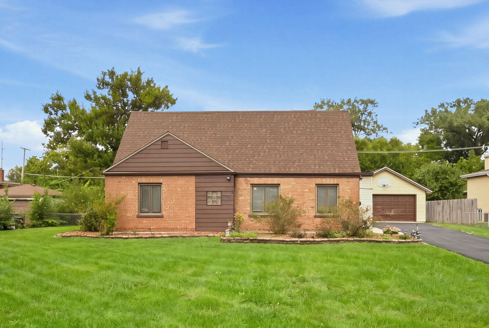 Property Photo:  1700 Pratt Avenue  IL 60018 