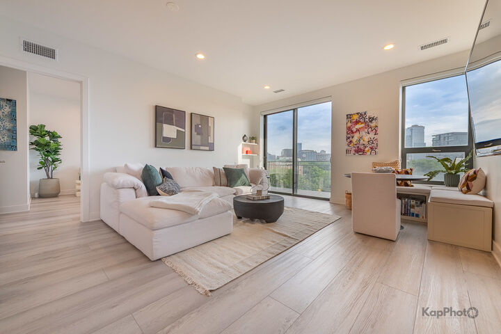Property Photo:  859 W Erie Street 506  IL 60642 