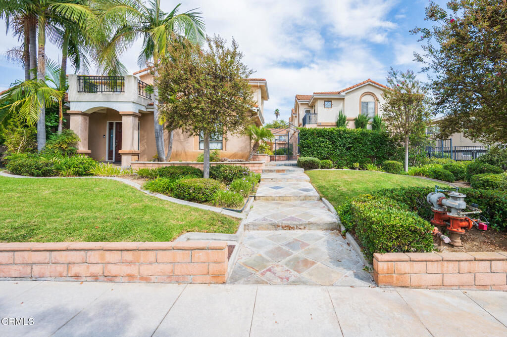 Property Photo: 46 8 S Roosevelt Avenue 8 CA 91107