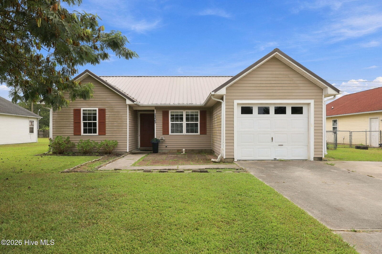 Property Photo: 1305 Navarro Loop NC 28540