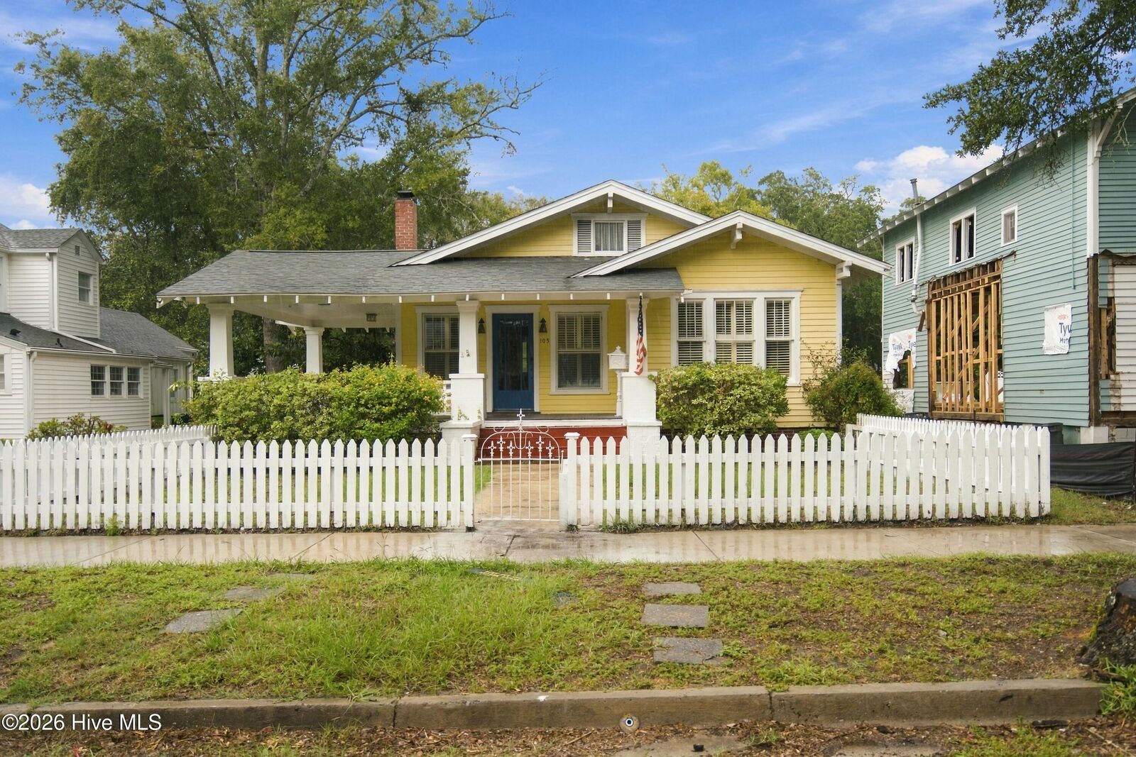 Property Photo:  105 S Atlantic Avenue  NC 28461 