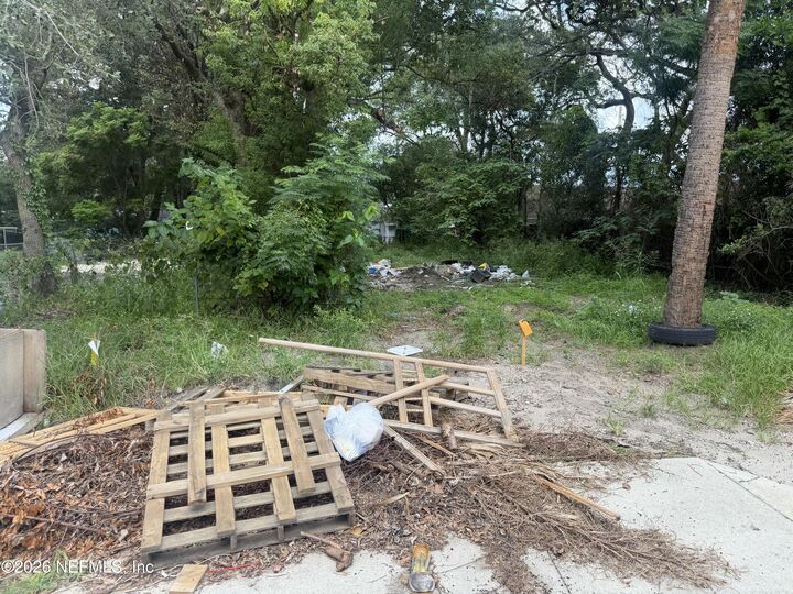 Property Photo: 9117 Eaton Avenue FL 32211