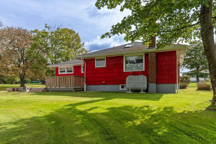 Property Photo:  306 Pleasant Street  NS B5A 2K8 