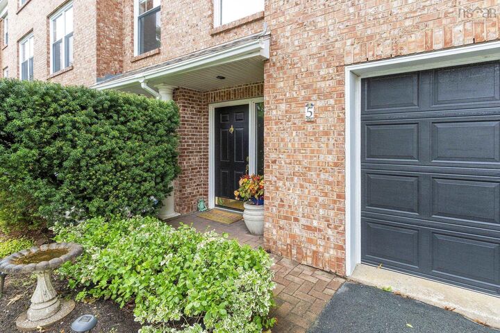 Property Photo: 5 Arthur Lismer Court NS B4A 4B4