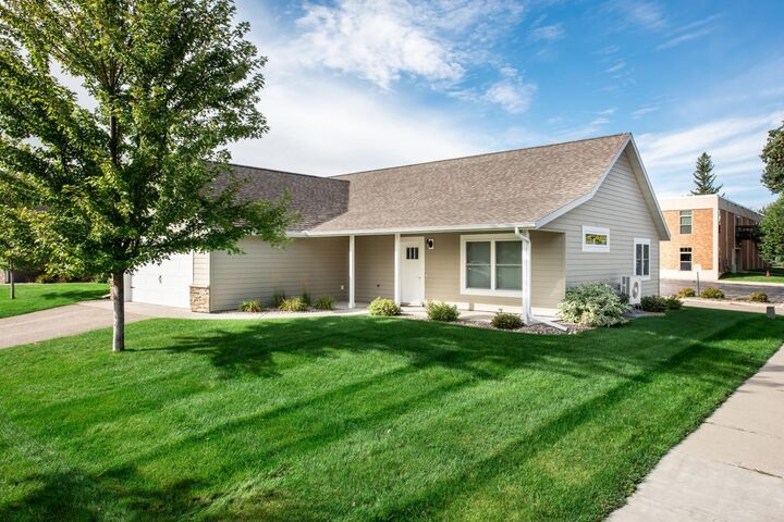Property Photo:  502 Kenwood Street  MN 56308 