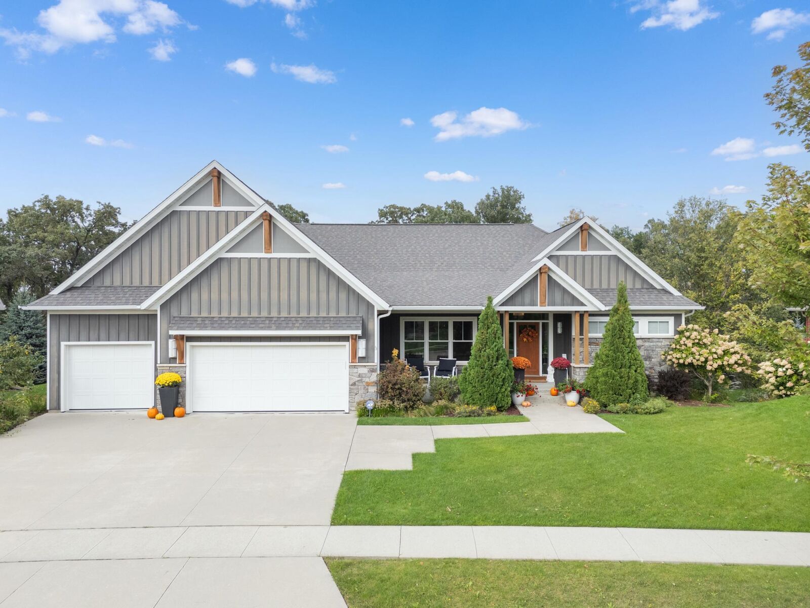 Property Photo:  4053 Stone Point Drive NE  MN 55906 
